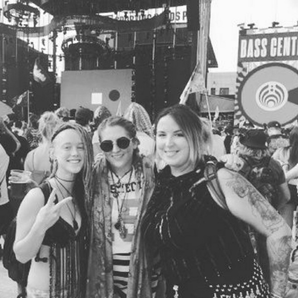 Meet your Posher, Kristin - Picture 2 of 3